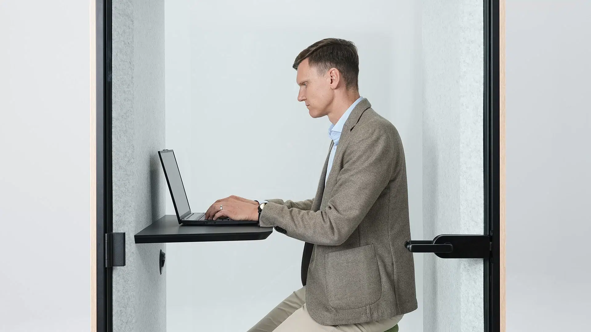 Moderne kantoorinrichting door Eurodesk